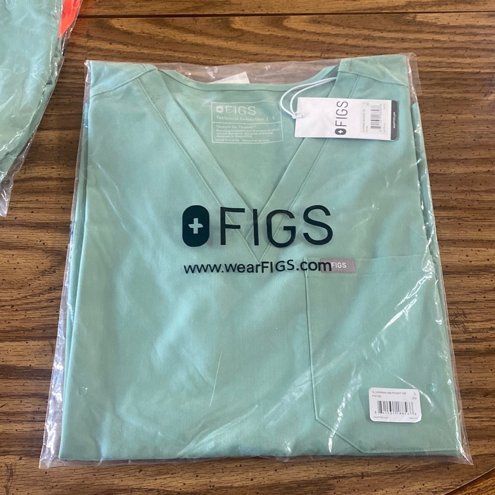 NWT Figs Catatrina jade scrub top